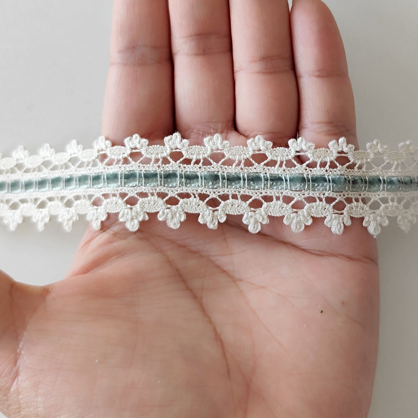 3 Mètres de Ruban dentelle d'environ 28mm