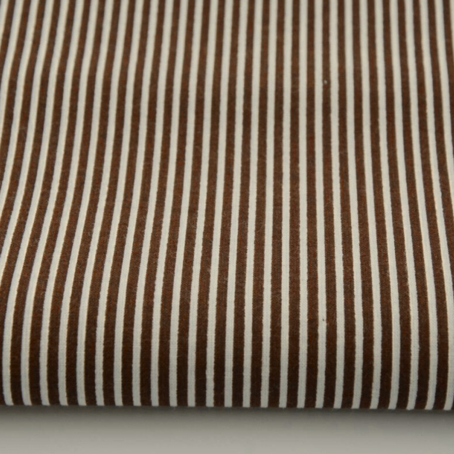 Coupon 45x45cm - Tissu coton Motifs rayures marron